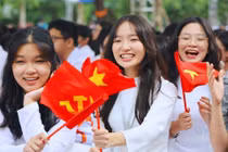 Cả nước thống nhất thực hiện nghi lễ chào cờ, hát Quốc ca và đánh trống khai giảng