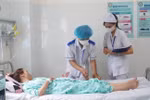 Vì đâu nên nỗi vừa khó giữ chân người học vừa khó giữ chân người hành nghề điều dưỡng?
