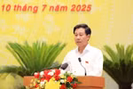 Giám đốc Sở Nông nghiệp và Môi trường thành phố Hà Nội Nguyễn Xuân Đại trình bày Tờ trình các nghị quyết tại kỳ họp. Ảnh: hanoi.gov.vn.