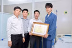 Quyền Bộ trưởng Bộ GDĐT tặng Bằng khen sinh viên dũng cảm cứu người