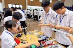 Trường chuyên làm gì để thực hiện được yêu cầu của Nghị quyết 71?