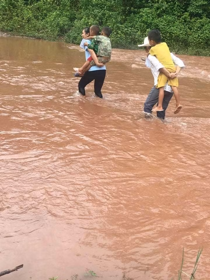 gdvn-cõng học sinh.jpg
