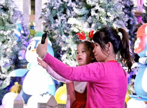 Cùng ghi lại những khoảnh khắc tuyệt vời trong dịp Noel về ở Xóm đạo (ảnh: T.P)
