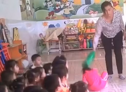 Nghi vấn bé gái 16 tháng tuổi bị bạo hành ở nhà trẻ tư nhân ảnh 2 Nghi vấn bé gái 16 tháng tuổi bị bạo hành ở nhà trẻ tư nhân ảnh 2