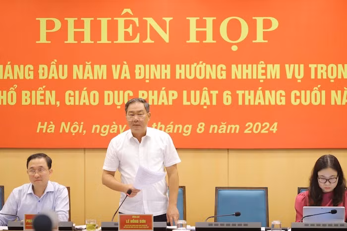 Phó Chủ tịch Thường trực Ủy ban nhân dân Thành phố Hà Nội Lê Hồng Sơn - Chủ tịch Hội đồng Phối hợp phổ biến giáo dục pháp luật Thành phố kết luận phiên họp. Ảnh: hanoi.gov.vn