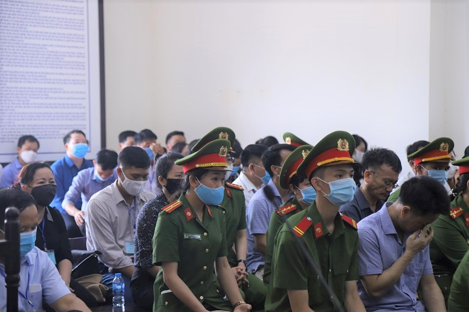 Các bị cáo trong phiên xử ngày 11/5. Ảnh: LC