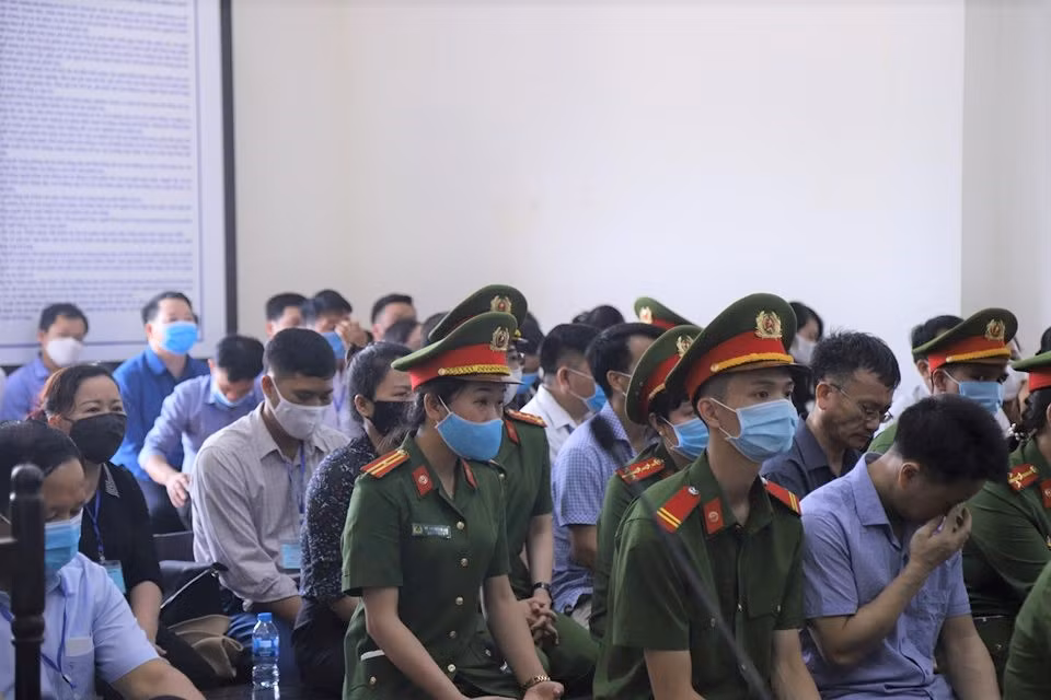 Các bị cáo trong phiên xử ngày 11/5. Ảnh: LC