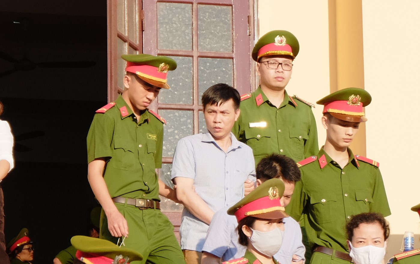 Bị cáo Mạnh Tuấn lớn lên từ bán cơm của ngành giáo dục. Ảnh: TP