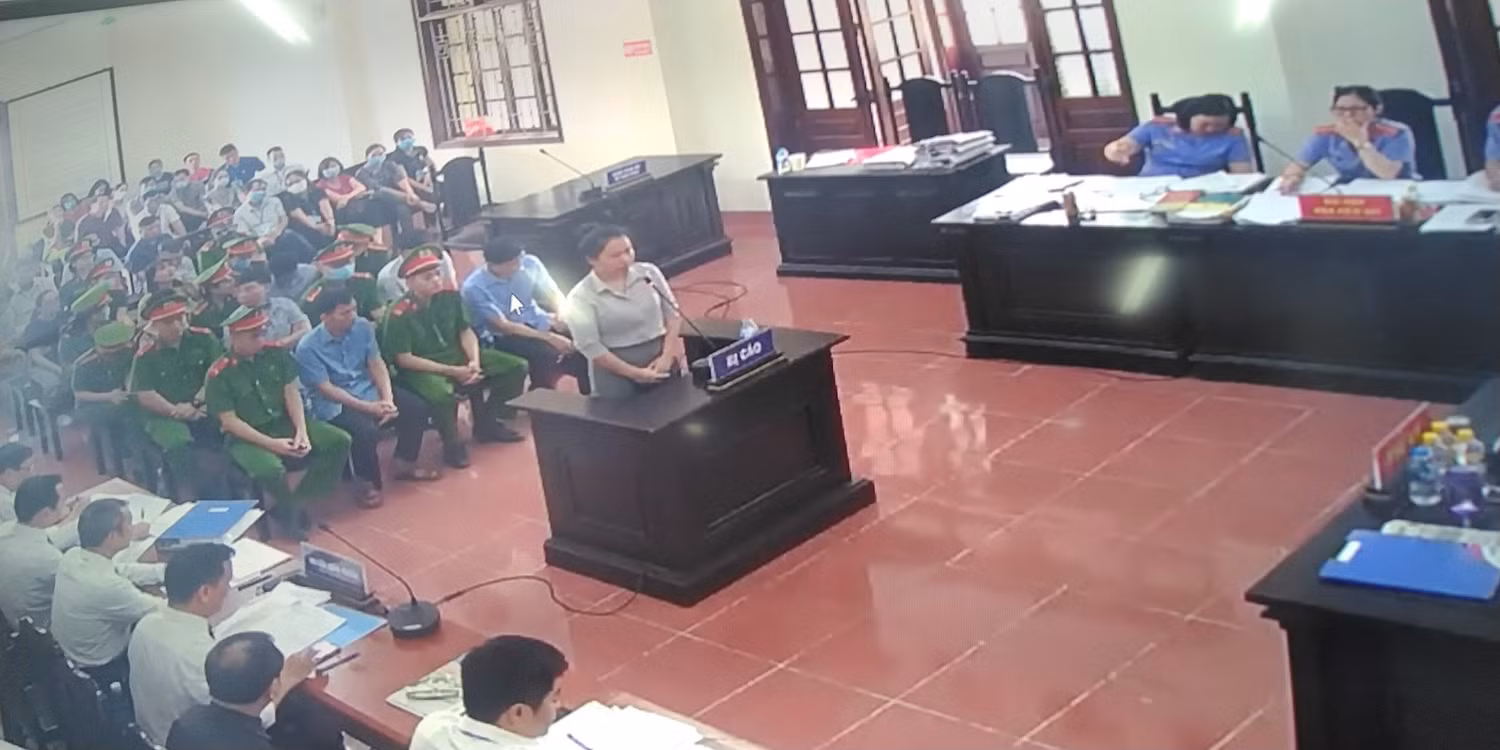 Bị cáo Nguyễn Thị Hồng Chung trình bày tại phiên xét xử sơ thẩm. Ảnh: LC Bị cáo Nguyễn Thị Hồng Chung trình bày tại phiên xét xử sơ thẩm. Ảnh: LC