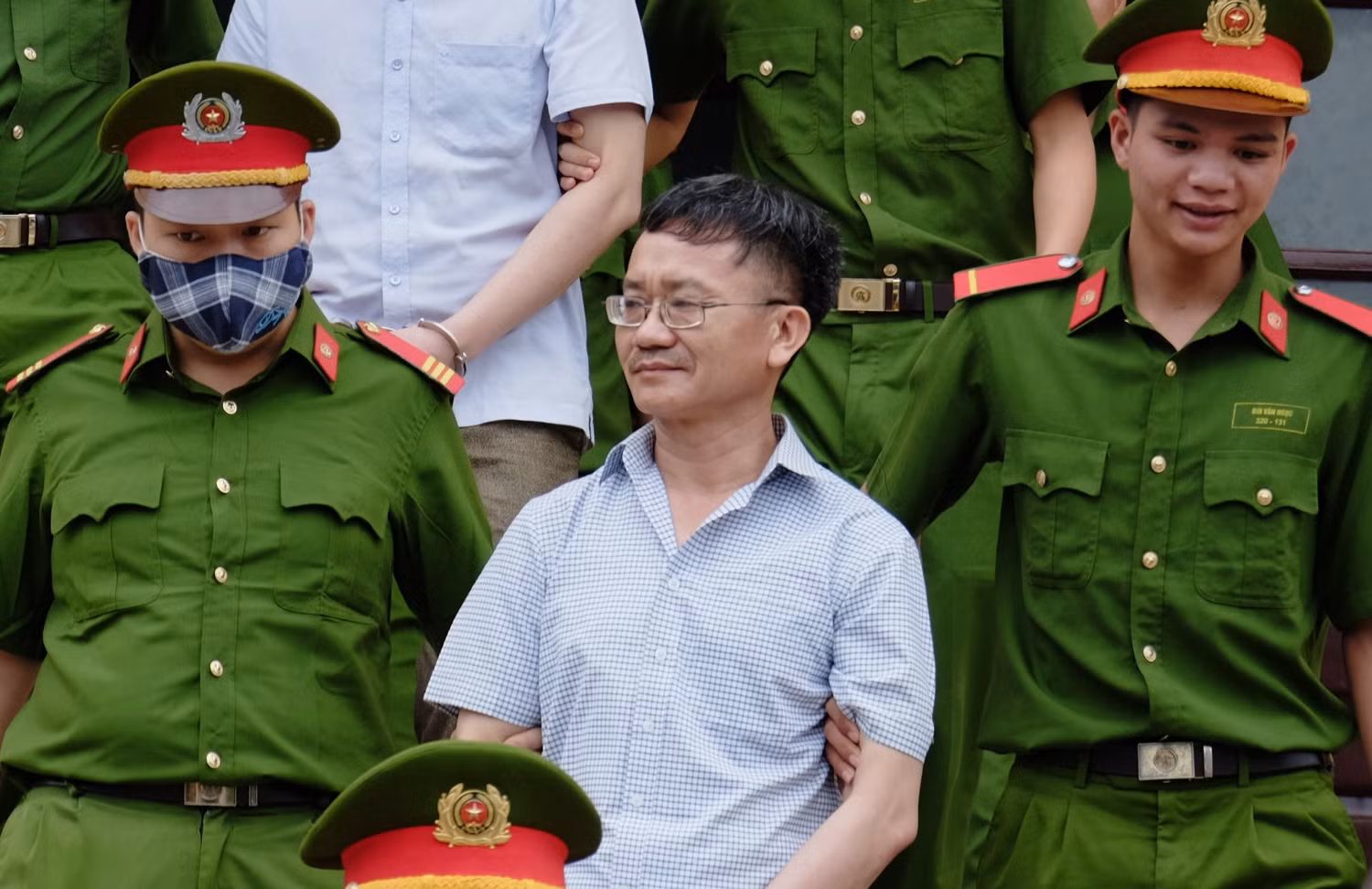 Bị cáo Nguyễn Quang Vinh phủ nhận cáo buộc của Viện Kiểm sát và cho rằng mình không có tội. Ảnh: LC Bị cáo Nguyễn Quang Vinh phủ nhận cáo buộc của Viện Kiểm sát và cho rằng mình không có tội. Ảnh: LC