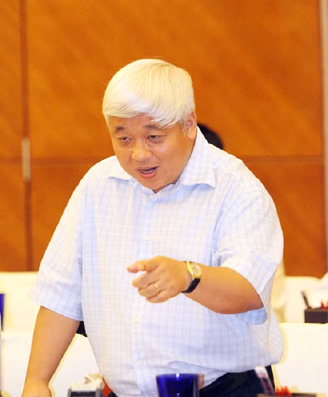 Bầu Kiên tuyên bố VPF sẽ đàm phán lại hợp đồng bản quyền truyền hình với AVG. Bầu Kiên tuyên bố VPF sẽ đàm phán lại hợp đồng bản quyền truyền hình với AVG.