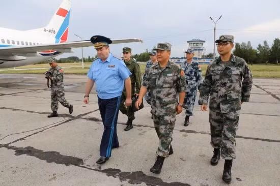 Đoàn đại biểu quân sự Trung Quốc thăm Nga Đoàn đại biểu quân sự Trung Quốc thăm Nga