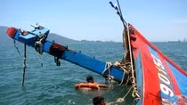 Bất chấp luật pháp quốc tế, Trung Quốc xâm lược vùng biển chủ quyền của Việt Nam, khủng bố đâm chìm tàu cá Việt Nam