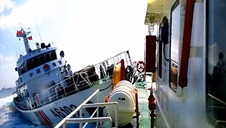 Tàu Trung Quốc đâm tàu kiểm ngư Việt Nam, chẳng khác nào một hành động khủng bố trên biển Tàu Trung Quốc đâm tàu kiểm ngư Việt Nam, chẳng khác nào một hành động khủng bố trên biển