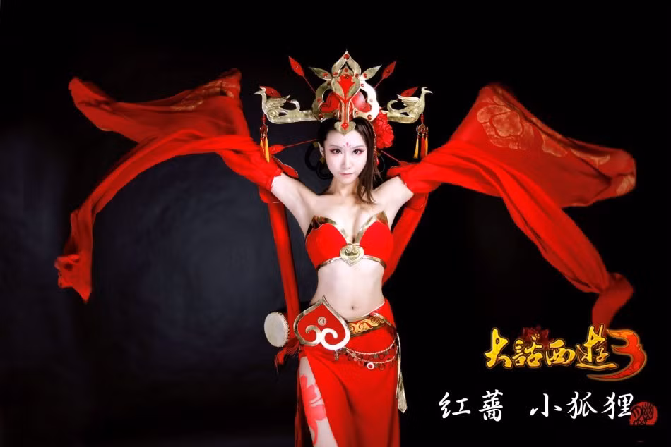 Gương mặt sáng cùng thân hình nóng bỏng và ăn ảnh của Diệp Tử Huyên khiến cho người đẹp sinh năm 1989 nhận được nhiều lời ngợi khen từ cộng đồng mạng, đồng thời được ca tụng là showgirl xinh đẹp nhất ChinaJoy 2010.