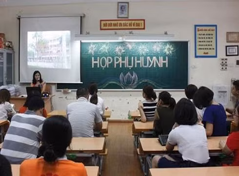 Một buổi họp phụ huynh trong trường học (ảnh: teachvn.com) Một buổi họp phụ huynh trong trường học (ảnh: teachvn.com)