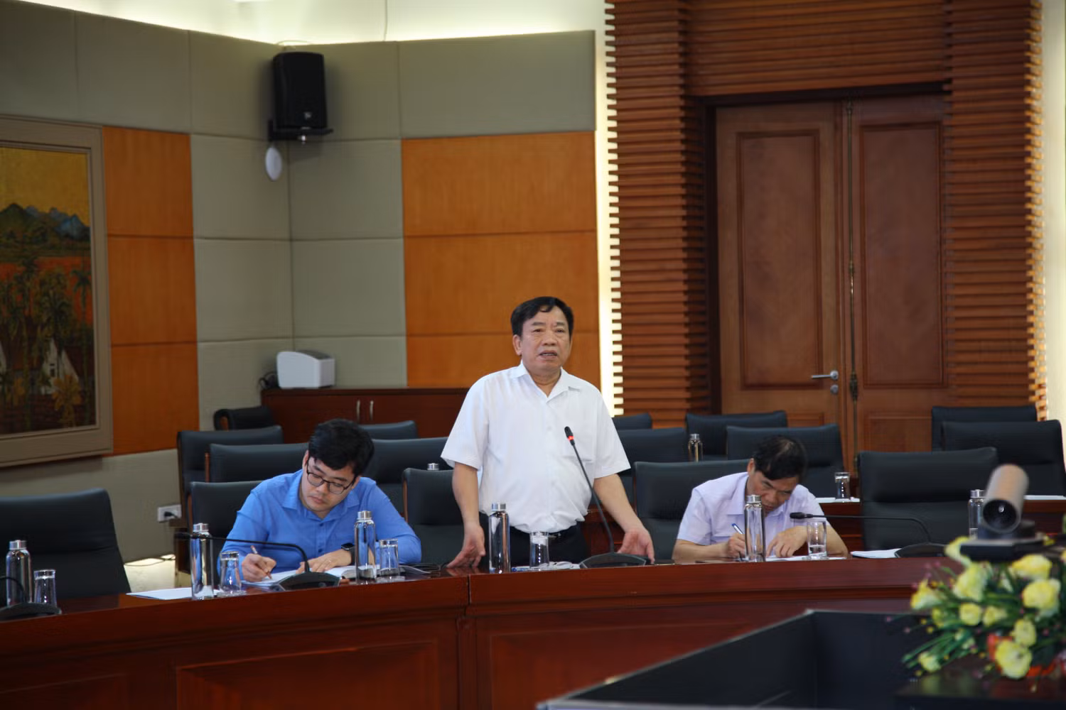 Ông Vũ Văn Trà, Phó giám đốc Sở Giáo dục và Đào tạo Hải Phòng phát biểu tại hội nghị đánh giá công tác bảo đảm trật tự an toàn giao thông quý 1/2021 của Hải Phòng (Ảnh: CTV) Ông Vũ Văn Trà, Phó giám đốc Sở Giáo dục và Đào tạo Hải Phòng phát biểu tại hội nghị đánh giá công tác bảo đảm trật tự an toàn giao thông quý 1/2021 của Hải Phòng (Ảnh: CTV)