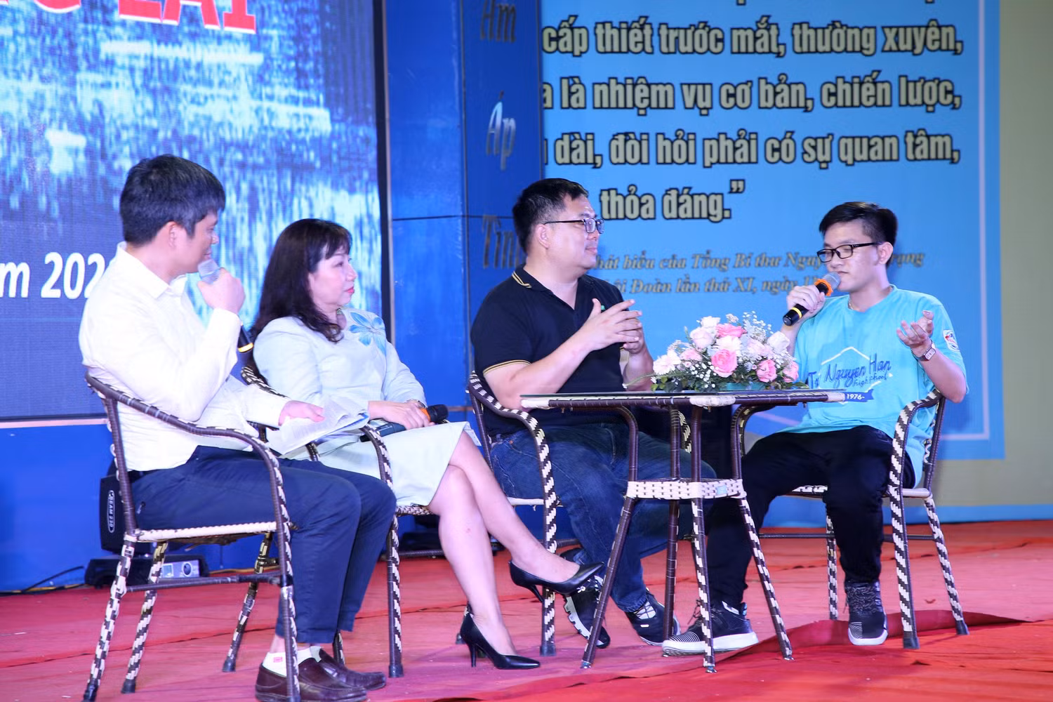 Học sinh có cơ hội được đặt câu hỏi, giao lưu cùng diễn giả (Ảnh: Xuân Thu) Học sinh có cơ hội được đặt câu hỏi, giao lưu cùng diễn giả (Ảnh: Xuân Thu)