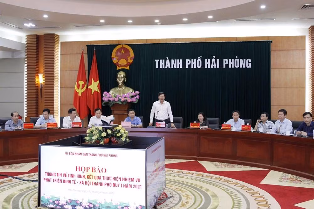 Ông Lê Anh Quân, Phó chủ tịch Thường trực Ủy ban nhân dân thành phố Hải Phòng thông tin tại cuộc họp báo (Ảnh: Lã Tiến) Ông Lê Anh Quân, Phó chủ tịch Thường trực Ủy ban nhân dân thành phố Hải Phòng thông tin tại cuộc họp báo (Ảnh: Lã Tiến)