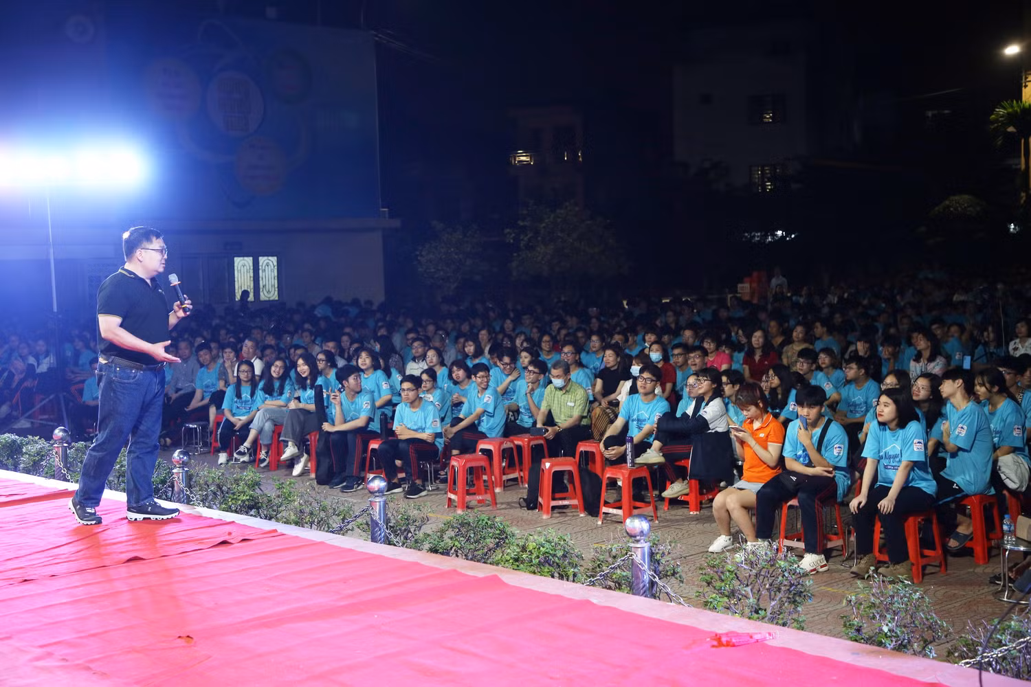 Ông Hoàng Nam Tiến - Chủ tịch Hội đồng quản trị FPT Telecom chia sẻ về những ngành, nghề trở thành xu hướng trong tương lai (Ảnh: Xuân Thu). Ông Hoàng Nam Tiến - Chủ tịch Hội đồng quản trị FPT Telecom chia sẻ về những ngành, nghề trở thành xu hướng trong tương lai (Ảnh: Xuân Thu).