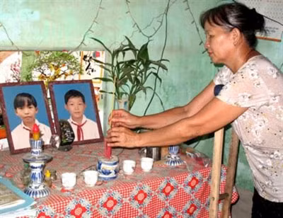 Bà Nhiên xót thương hai đứa con thơ chết thảm vì TNGT.