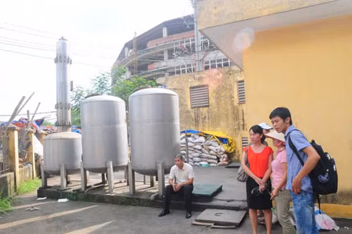 Ở chung cư tiền tỉ, uống nước cực độc, Tin tức trong ngày, nuoc nhiem thach tin, chung cu tien ti, nuoc nhiem doc, nhiem doc, nuoc sinh hoat, mau nuoc, khu chung cu, bao, tin tuc, tin hot, tin hay, vn