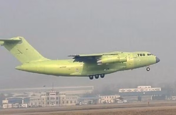 Máy bay vận tải cỡ lớn Y-20 số hiệu 788 của Trung Quốc Máy bay vận tải cỡ lớn Y-20 số hiệu 788 của Trung Quốc