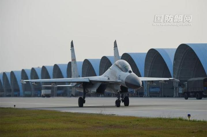 Ngày 10/3/2016, một trung đoàn của lực lượng đường không Hạm đội Nam Hải, Hải quân Trung Quốc tiến hành huấn luyện tấn công đối hải, đối đất cường độ lớn