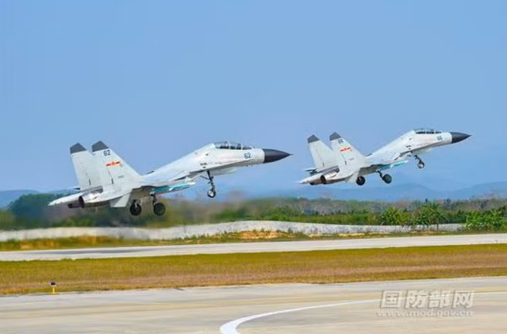 Ngày 10/3/2016, một trung đoàn của lực lượng đường không Hạm đội Nam Hải, Hải quân Trung Quốc tiến hành huấn luyện tấn công đối hải, đối đất cường độ lớn Ngày 10/3/2016, một trung đoàn của lực lượng đường không Hạm đội Nam Hải, Hải quân Trung Quốc tiến hành huấn luyện tấn công đối hải, đối đất cường độ lớn
