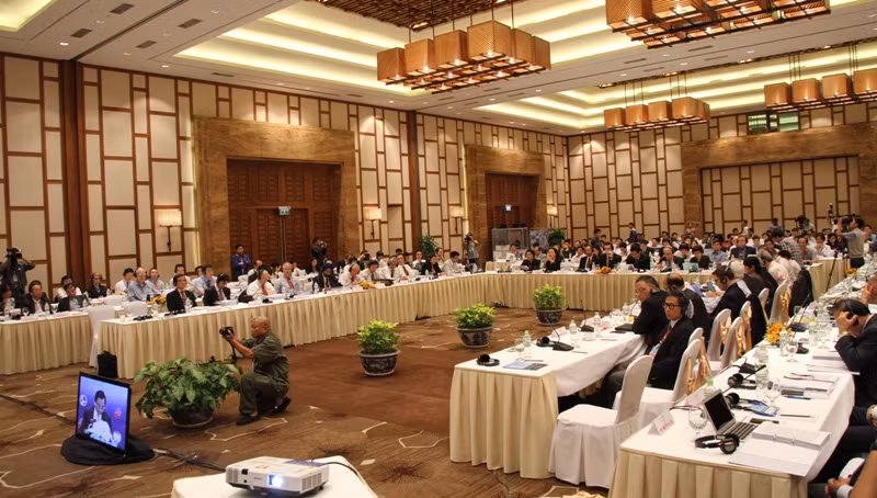 Đã có 8 bài phát biểu và nhiều ý kiến đóng góp, các chuyên gia, học giả đã thảo luận về vấn đề Biển Đông...trong sáng 18/11. Ảnh Thùy Linh Đã có 8 bài phát biểu và nhiều ý kiến đóng góp, các chuyên gia, học giả đã thảo luận về vấn đề Biển Đông...trong sáng 18/11. Ảnh Thùy Linh