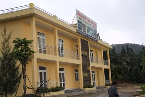 Nhà đầu tư Công ty CP Thế Diệu đã xây tòa nhà hai tầng trên núi Hải Vân. Ảnh Thùy Linh