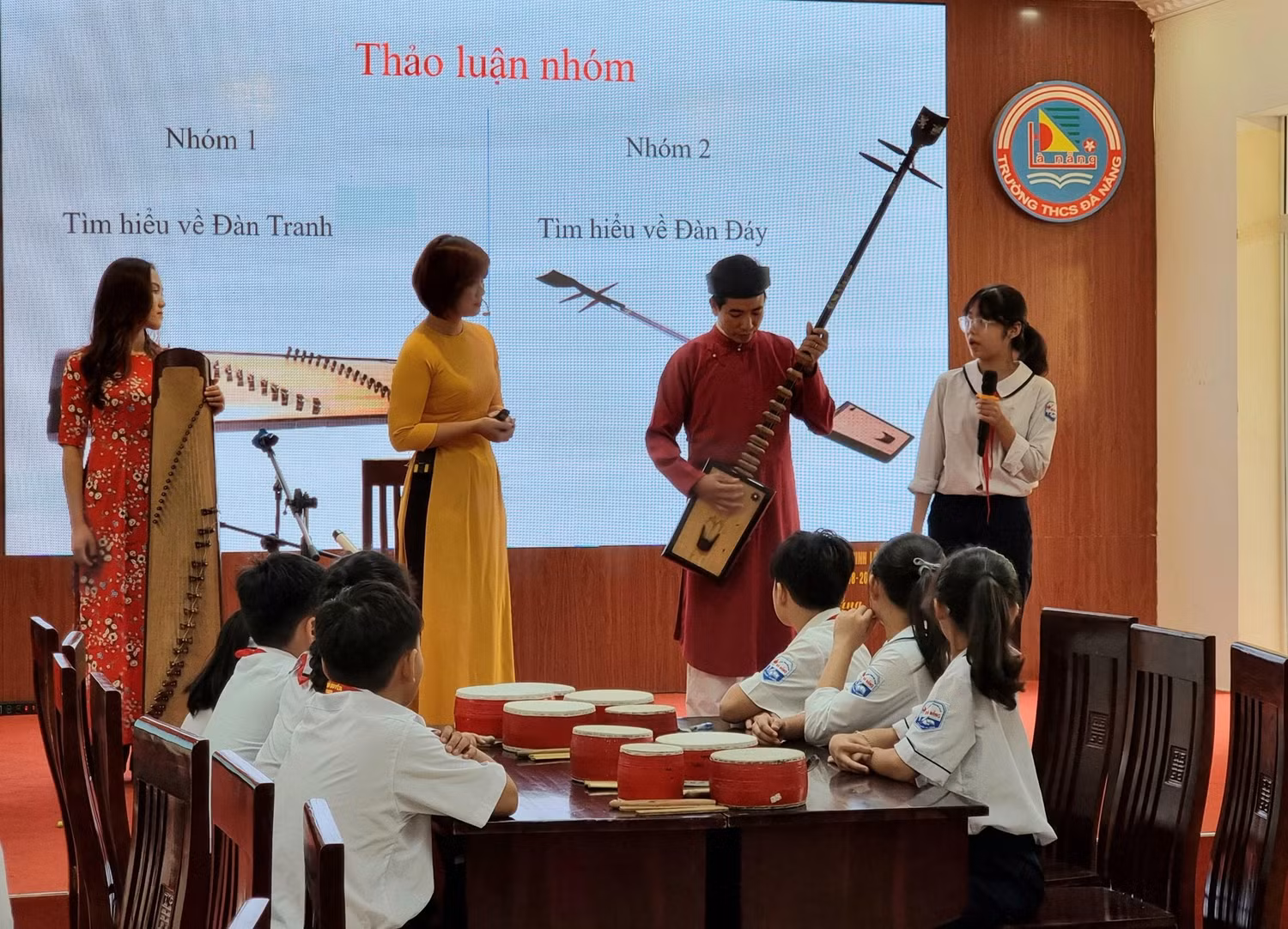 Tiết dạy minh họa được đánh giá có sự chuẩn bị công phu, sáng tạo và thể hiện rất sinh động (Ảnh: Phương Linh) Tiết dạy minh họa được đánh giá có sự chuẩn bị công phu, sáng tạo và thể hiện rất sinh động (Ảnh: Phương Linh)