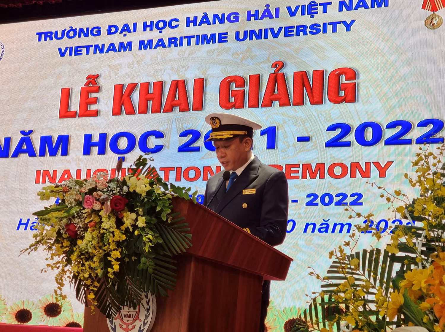 PGS.TS Phạm Xuân Dương - Hiệu trưởng trường Đại học Hàng hải Việt Nam đọc diễn văn khai giảng (Ảnh: Phương Linh)