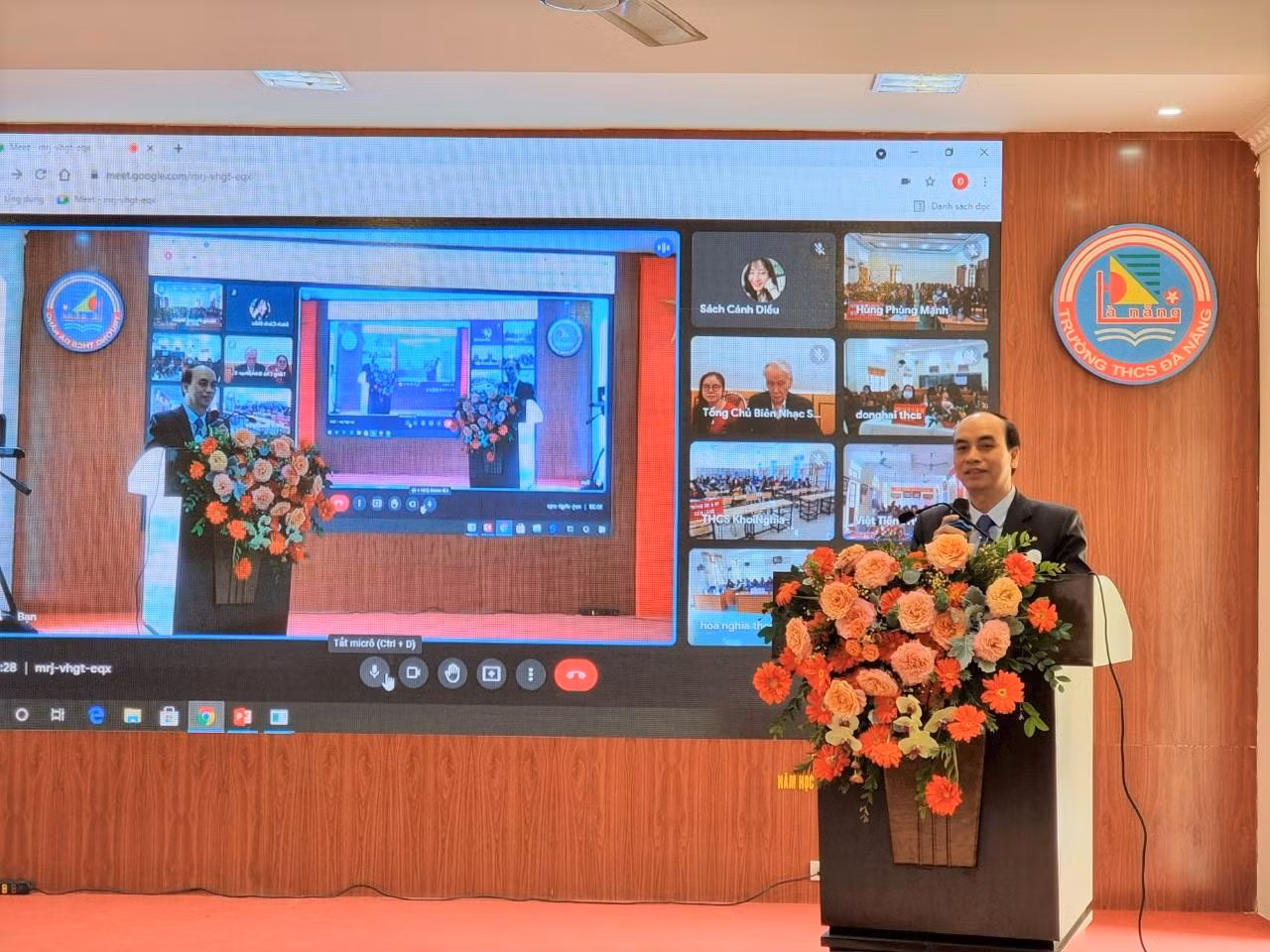 Ông Đỗ Văn Lợi - Phó Giám đốc Sở Giáo dục và Đào tạo Hải Phòng phát biểu tại hội nghị (Ảnh: Phương Linh) Ông Đỗ Văn Lợi - Phó Giám đốc Sở Giáo dục và Đào tạo Hải Phòng phát biểu tại hội nghị (Ảnh: Phương Linh)