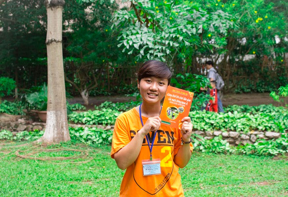 Hình ảnh Hương Giang tham gia hoạt động bảo tồn và phát huy di sản văn hóa dân gian. Ảnh nhân vật cung cấp