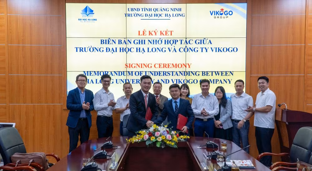 Đại diện Trường Đại học Hạ Long và Công ty Cổ phần Tập đoàn VIKO GLOBAL ký kết thoả thuận hợp tác (Ảnh: PL) Đại diện Trường Đại học Hạ Long và Công ty Cổ phần Tập đoàn VIKO GLOBAL ký kết thoả thuận hợp tác (Ảnh: PL)