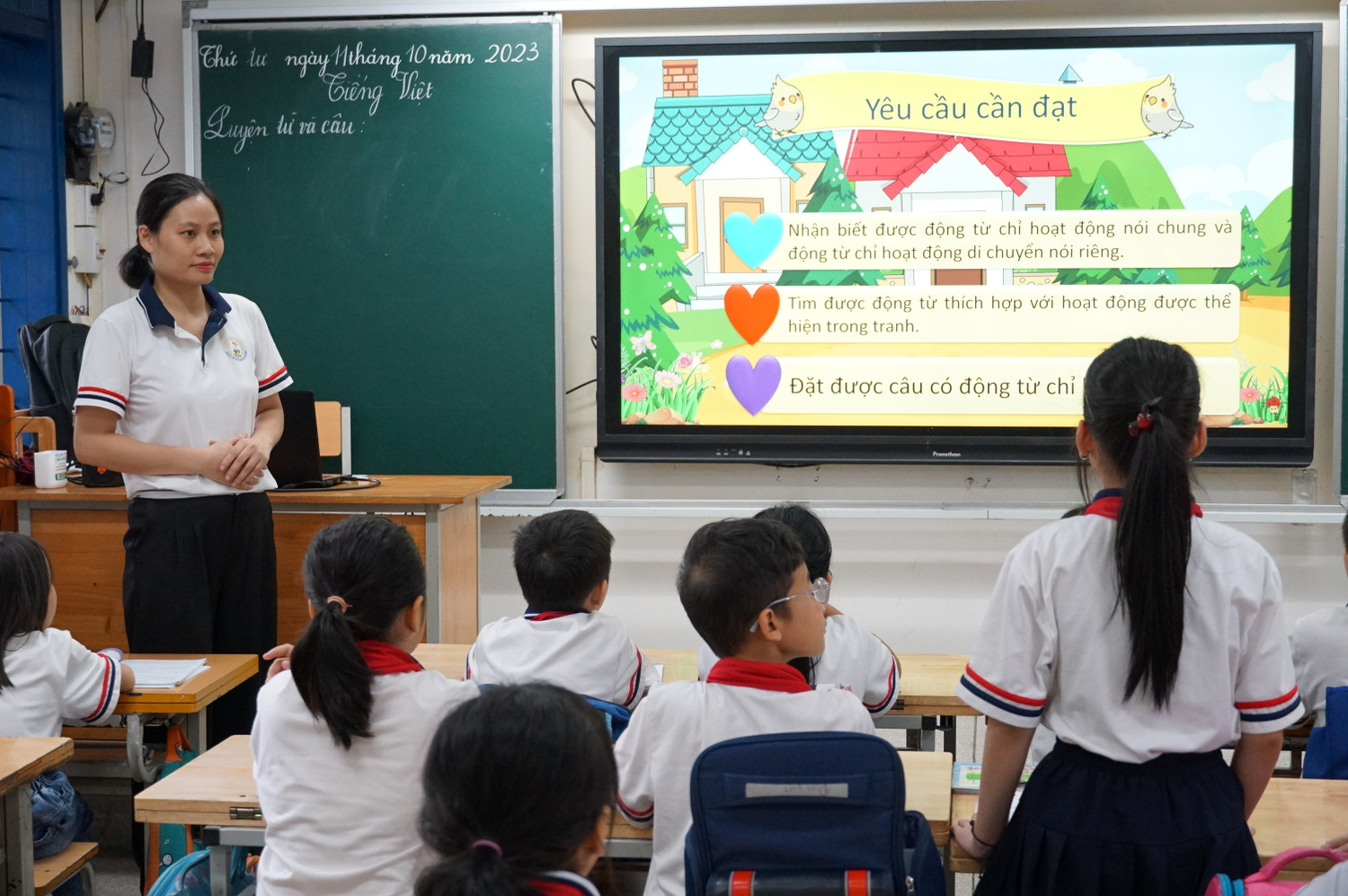 Giáo viên ứng dụng công nghệ thông tin giúp tạo không khí hào hứng trong lớp học (Ảnh: Phạm Linh) Giáo viên ứng dụng công nghệ thông tin giúp tạo không khí hào hứng trong lớp học (Ảnh: Phạm Linh)