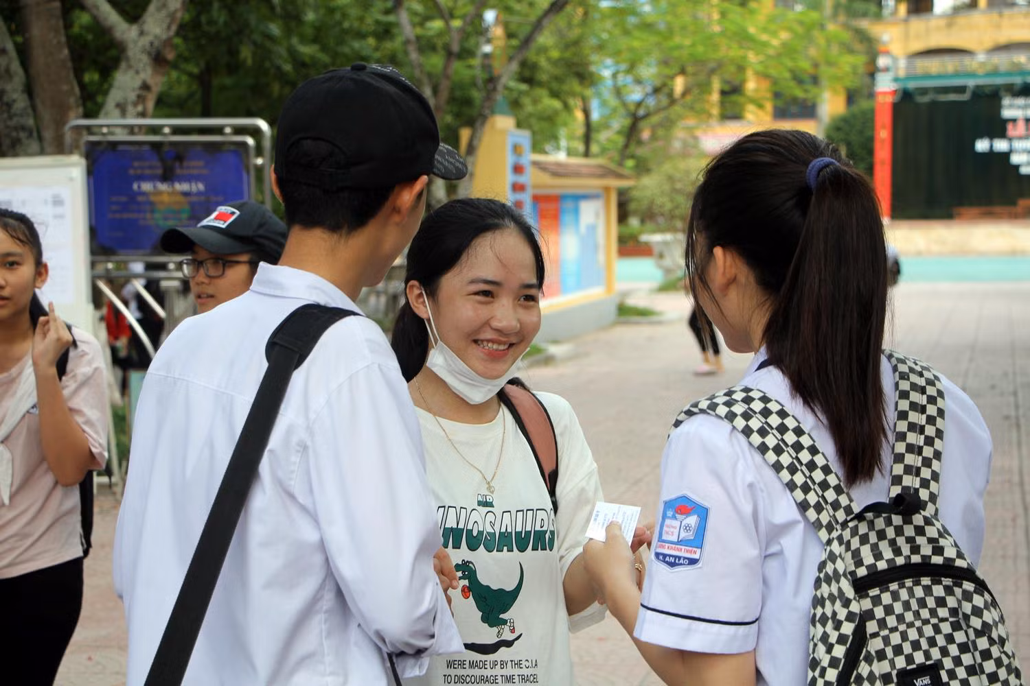 Nhiều thí sinh tự hào khoe với bạn là mình học "trúng tủ" (Ảnh: Lã Tiến)