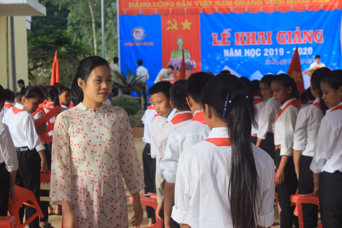 Học sinh ở vùng rốn lũ vốn chịu nhiều thiệt thòi khi hàng năm phải gánh chịu thiên tai.