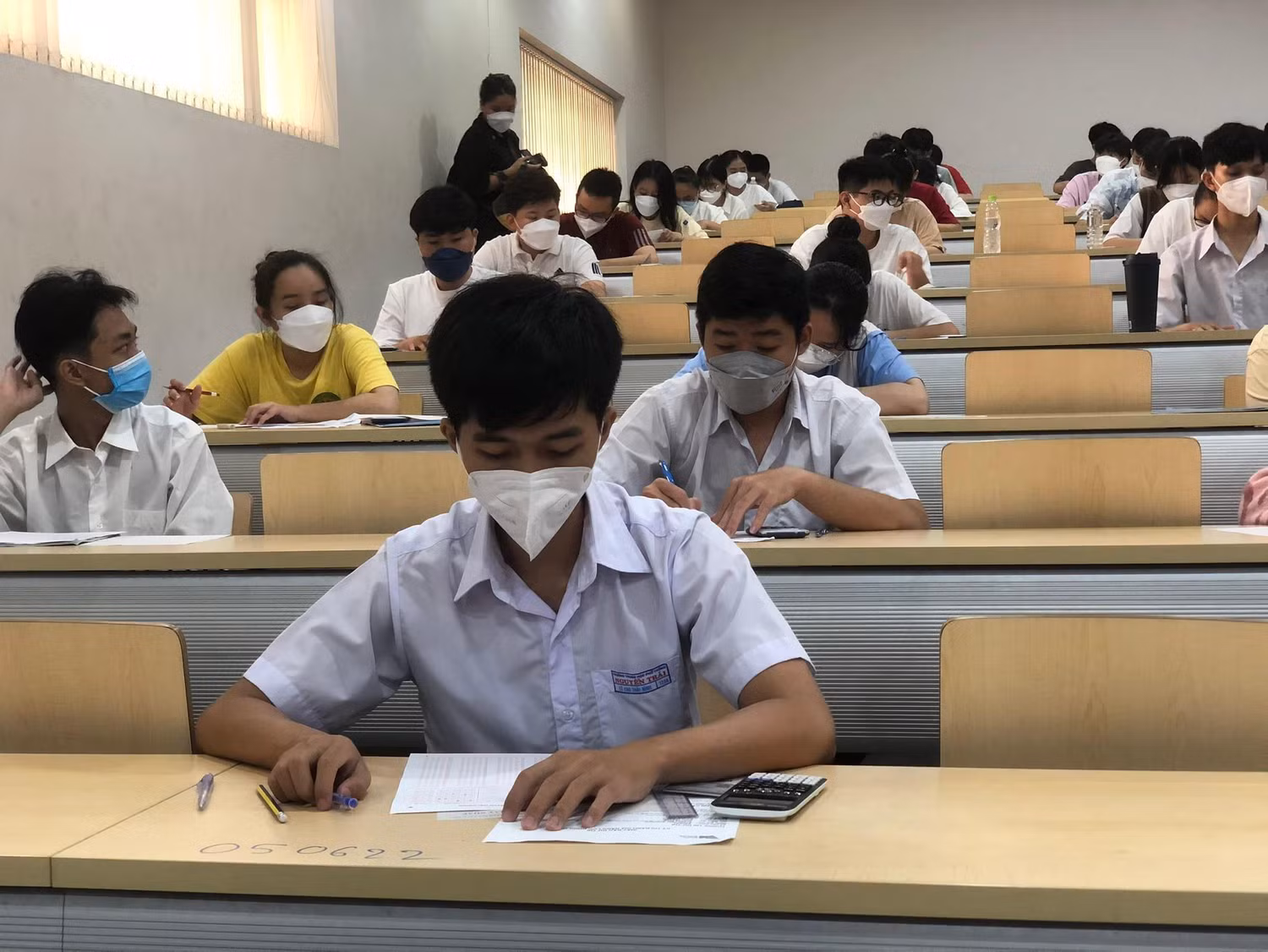 Thí sinh tham dự kỳ thi Đánh giá năng lực đợt 1 vào ngày 27/3 (ảnh: P.L)