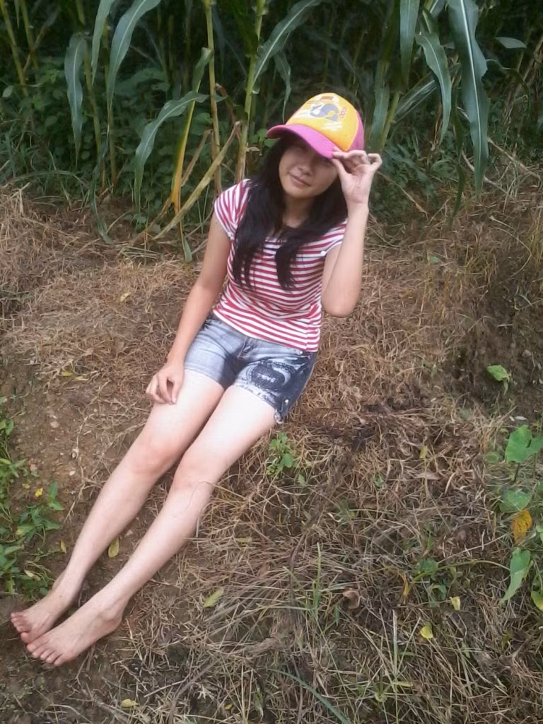 Nguyễn Thị Thùy sinh ngày 03-08-1995, yêu thích môn vật lý Nguyễn Thị Thùy sinh ngày 03-08-1995, yêu thích môn vật lý