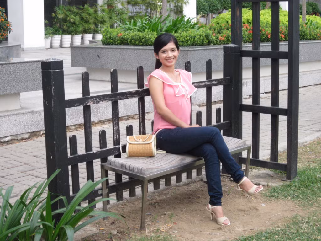 Những khi rãnh rỗi, Ngọc thường đi chụp ảnh cùng bạn bè, và rất thích được chụp ảnh.