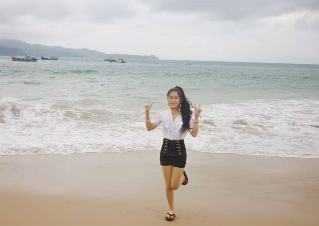 Đức Lộc tâm sự: "Bản thân em vốn xuất thân từ gia đình nghèo, nhưng nhờ có anh, chị em mới được ăn học như ngày hôm nay. Từ khi ba mất, em chỉ còn lại một mình mẹ già. Được biết đến cuộc thi em rất vui và tham gia cuộc thi, em mong rằng qua cuộc thi này giúp cho em học hỏi thêm những kinh nghiệm mới cho bản thân em và đặc biệt em mong em có thể giúp gì được cho mẹ để mẹ được vui hơn và bớt đi được phần gánh nặng nào trong gia đình"