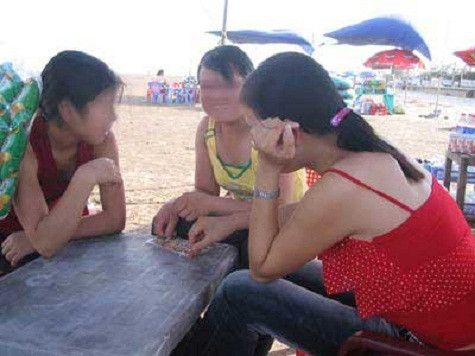 Xét về sự chuyên nghiệp, mức độ công khai và "phong cách" phục vụ nhiệt tình, chuyên nghiệp, ngoại hình ưa nhìn của gái mại dâm thì so với Sầm Sơn, Cửa Lò, Hải Thịnh, Quất Lâm,... thậm chí là một số thành phố lớn như Hà Nội, TP HCM thì Đồ Sơn vẫn đứng vị trí số 1.