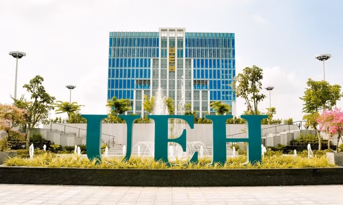 Cơ sở Đại học Kinh tế thành phố tại huyện Bình Chánh, thành phố Hồ Chí Minh. Ảnh: UEH Cơ sở Đại học Kinh tế thành phố tại huyện Bình Chánh, thành phố Hồ Chí Minh. Ảnh: UEH