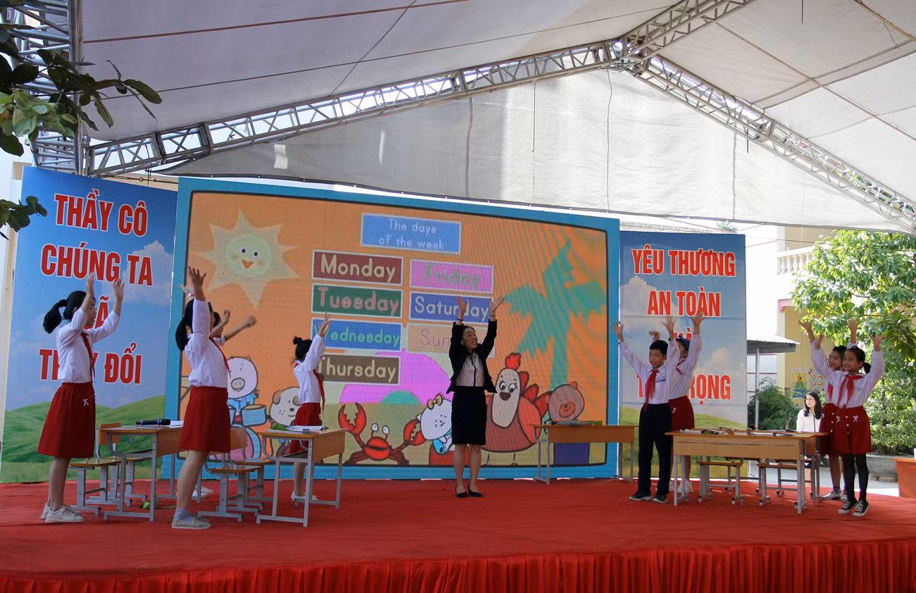 Hoạt cảnh "Giờ học yêu thương, tôn trọng" (Ảnh: Lã Tiến)