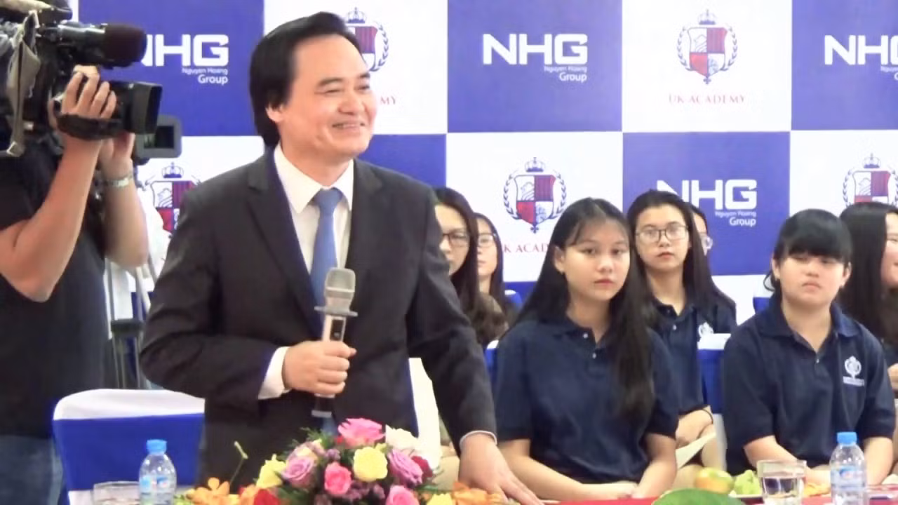 Người Việt mở trường quốc tế cho trò Việt, tại sao không?