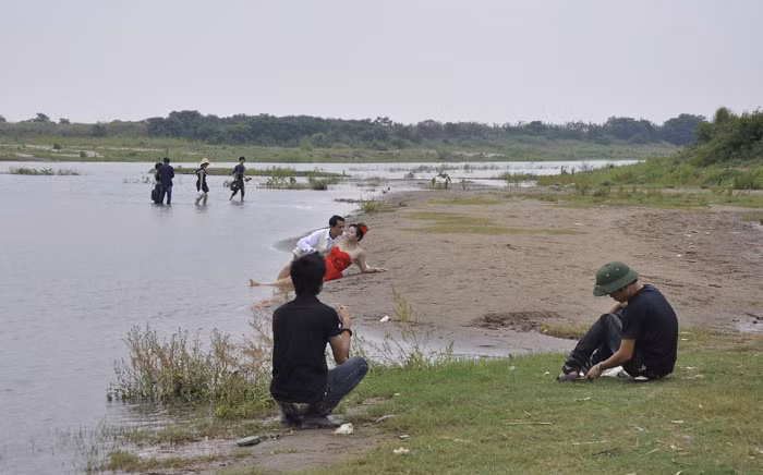 Cô dâu chú rể có thể nằm xuống cát để có một tấm hình đẹp. Cô dâu chú rể có thể nằm xuống cát để có một tấm hình đẹp.