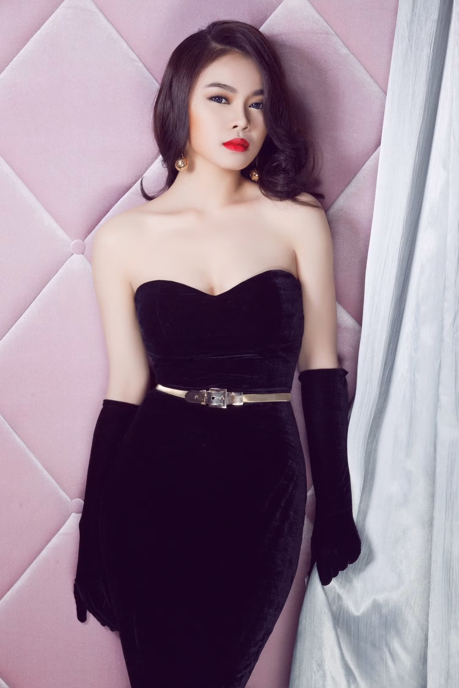 Giang Hồng Ngọc thường được nhắc đến với danh nghĩa "Giai nhân của Hà Dũng"