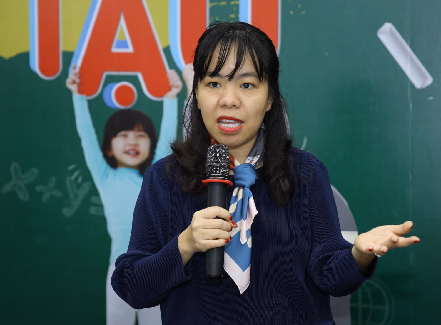 Thạc sĩ Nguyễn Thuý Uyên Phương cho rằng, cần có chiến lược bao quát, dài hơi để ngăn chặn bạo lực học đường. Ảnh: NVCC